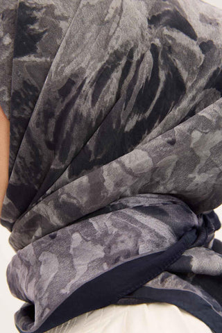 Velora Eşarp Fırça Çiçek Desen Siyah 90X90 - Velora Eşarp - | Silk Home