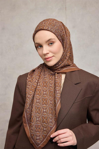 Viskon Velora Eşarp Taba Karamel Yonca Desenli Tok Duruşlu 90X90 - Velora Eşarp - | Silk Home