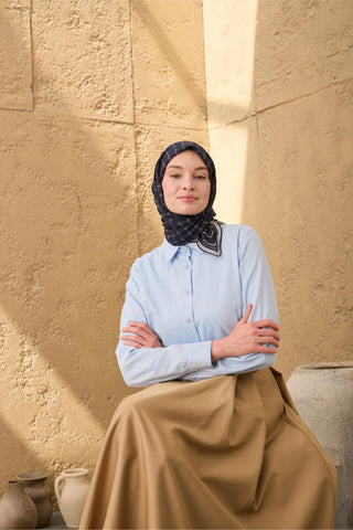 Pamuk Floş Eşarp Siyah–Gümüş Desenli Kaymaz Dokulu Tok Duruşlu 90X90