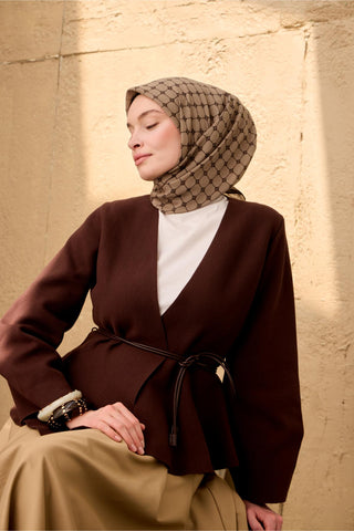 Pamuk Floş Eşarp Koyu Vizon–Acı Kahve Desenli Kaymaz Dokulu Tok Duruşlu 90X90