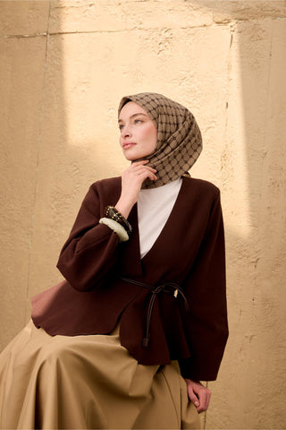 Pamuk Floş Eşarp Koyu Vizon–Acı Kahve Desenli Kaymaz Dokulu Tok Duruşlu 90X90