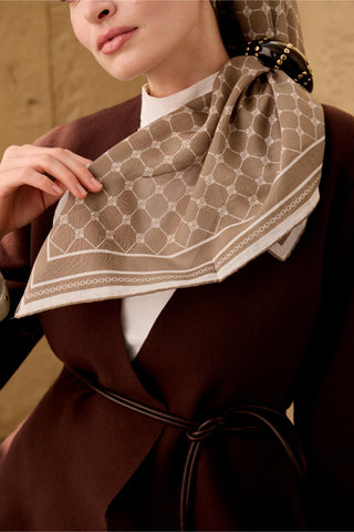 Cotton-Flos Scarf, Dark Mink-White Patterned, Firm Structure, 90x90 cm.