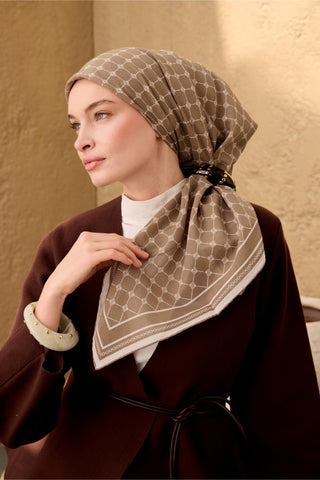 Cotton-Flos Scarf, Dark Mink-White Patterned, Firm Structure, 90x90 cm.