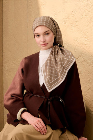 Cotton-Flos Scarf, Dark Mink-White Patterned, Firm Structure, 90x90 cm.
